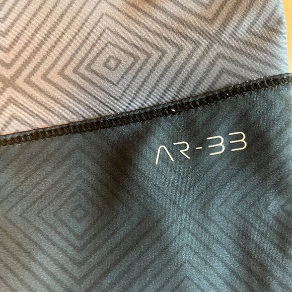 Women’s AR-33 Size Small Purple Ombré Leggings - Picture 2 of 6